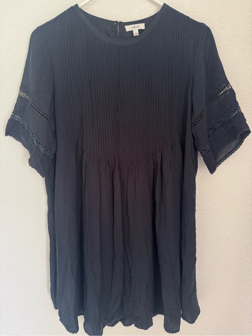 Wilfred Aritzia Sonore babydoll mini dress pintuck pleats crochet size small
